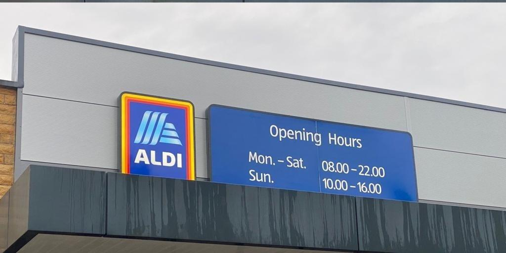 aldi bank holiday opening times